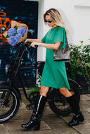 Groene getailleerde t-shirt jurk