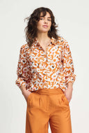 Oranje blouse met print adventure