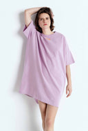 Roze t-shirtjurk fazy