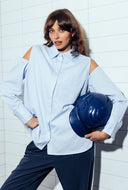 Blauwe blouse met open schouders