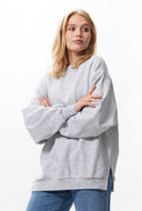 Lichtgrijze relaxed sweater