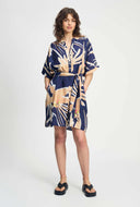 Blauwe jurk met bloemenprint