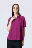 Paarse blouse met korte mouwen