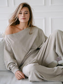 Beige off-shoulder trui