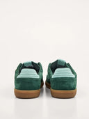 Groene sneakers rife