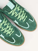 Groene sneakers rife