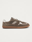 Taupe sneakers rife