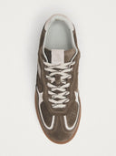Taupe sneakers rife