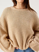 Beige gebreide trui cyrow