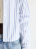 Lichtblauw-wit gestreepte blouse johan