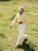 Lichtgele sweater met v-hals