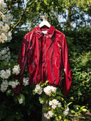 Rode lak jas met tuck in effect