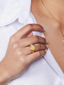 Vergulde ring met transparante steen - 17