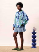 Blouse met blauwe print bering