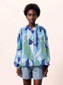 Blouse met blauwe print bering