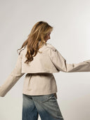 Beige korte trenchcoat