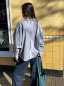 Lichtblauwe cape jas