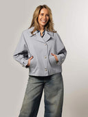 Lichtblauwe cape jas