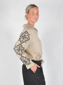 Beige blouse met emboridery lefkada