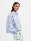 Lichtblauwe blouse liv