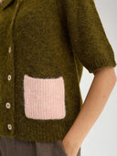 Groen vest met roze zakje nusalia