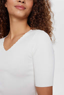 Witte top nuayelet
