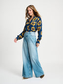 Donker blauwe blouse met bloemenprint mila