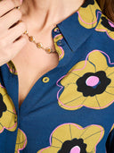 Donker blauwe blouse met bloemenprint mila