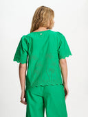 Groene blouse broderie anglaise