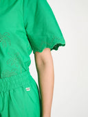 Groene blouse broderie anglaise