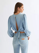 Lichtblauwe blouse drift knot