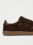 Donkerbruine sneakers rife