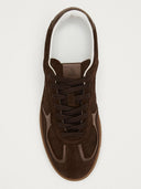 Donkerbruine sneakers rife