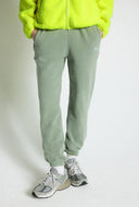 Groene jogger izuburd