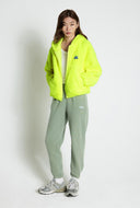 Groene jogger izuburd