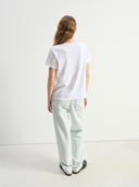 Wit t-shirt met donkerblauw logo ykobow