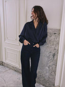 Donkerblauwe satijnen blouse danai