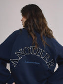 Sweater met backprint niya amsterdam