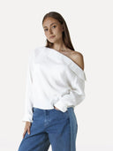Offwhite top met asymmetrische hals dezi