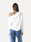 Offwhite top met asymmetrische hals dezi