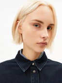 Donkerblauwe denim blouse nalaani