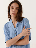 Lichtblauwe tencel blouse arwenn
