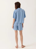 Lichtblauwe tencel blouse arwenn