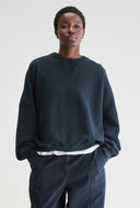 Navy sweater met relaxed fit flipo