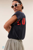 Navy t-shirt met rode opdruk mason lucky curve top