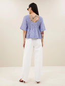 Lichtblauwe gestreepte linnen top runa