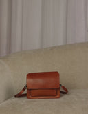 Cognac schoudertas harper mini