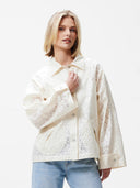 Creme kanten regenjas