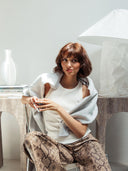 Lichtgrijze sweater met v-hals