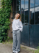 Grijze sweater met cut outs